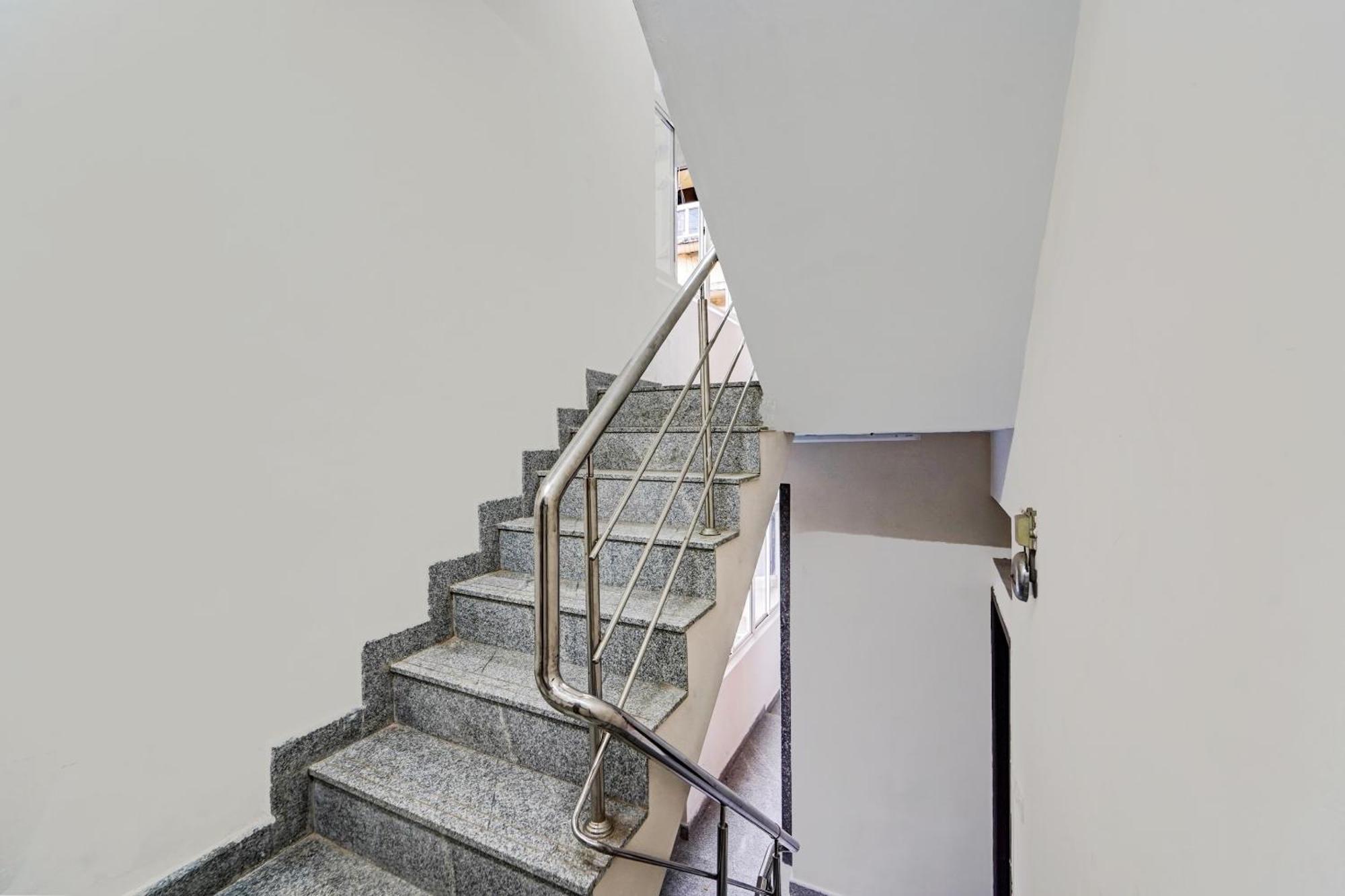 Super Townhouse 1096 Hotel Redfox Nungambakkam Near Apollo & Shankar Nethralaya Hospital Chennai Exteriör bild