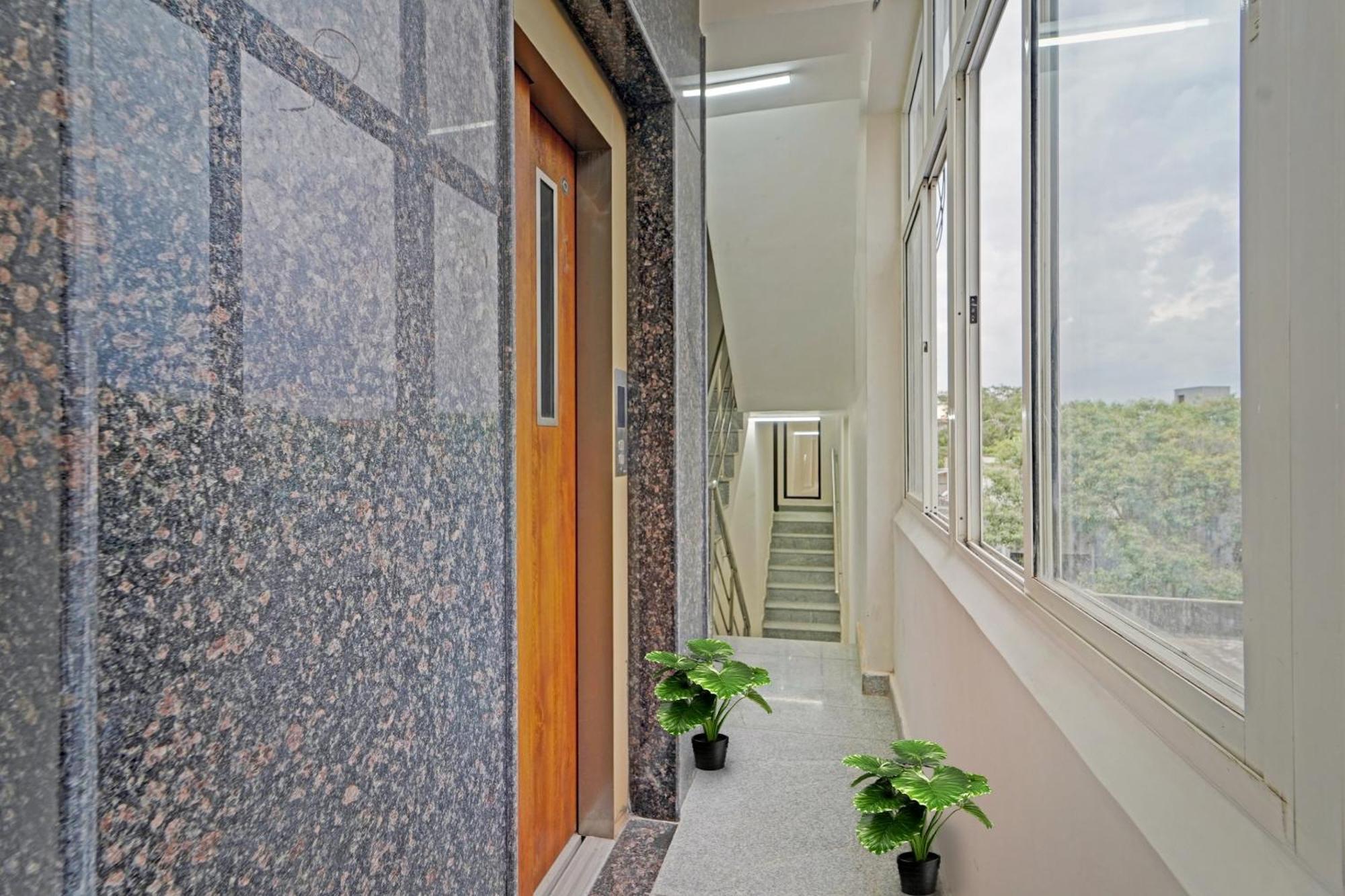 Super Townhouse 1096 Hotel Redfox Nungambakkam Near Apollo & Shankar Nethralaya Hospital Chennai Exteriör bild